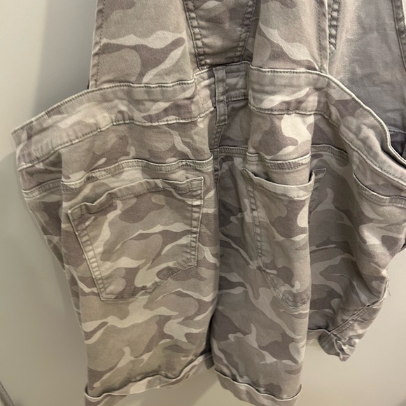 Torrid Camo Short Overalls Size 20 GUC U0817 - Picture 10 of 12